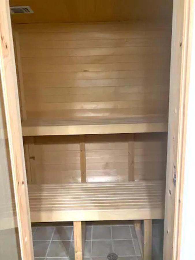 Private Master Suite With Sauna And Bathtub Fair Oaks Eksteriør bilde